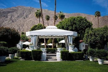Courtyard at Avalon Hotel & Bungalows Palm Springs, a Member of Design Hotels