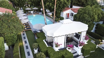 3 buitenzwembaden, parasols voor strand/zwembad