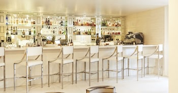 Bar (on property) at Avalon Hotel & Bungalows Palm Springs, a Member of Design Hotels
