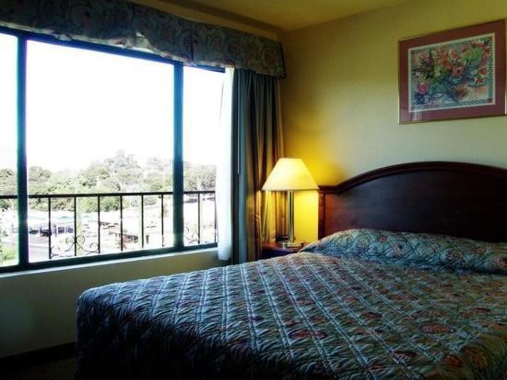 Coffres-forts dans les chambres, bureau, fer et planche à repasser