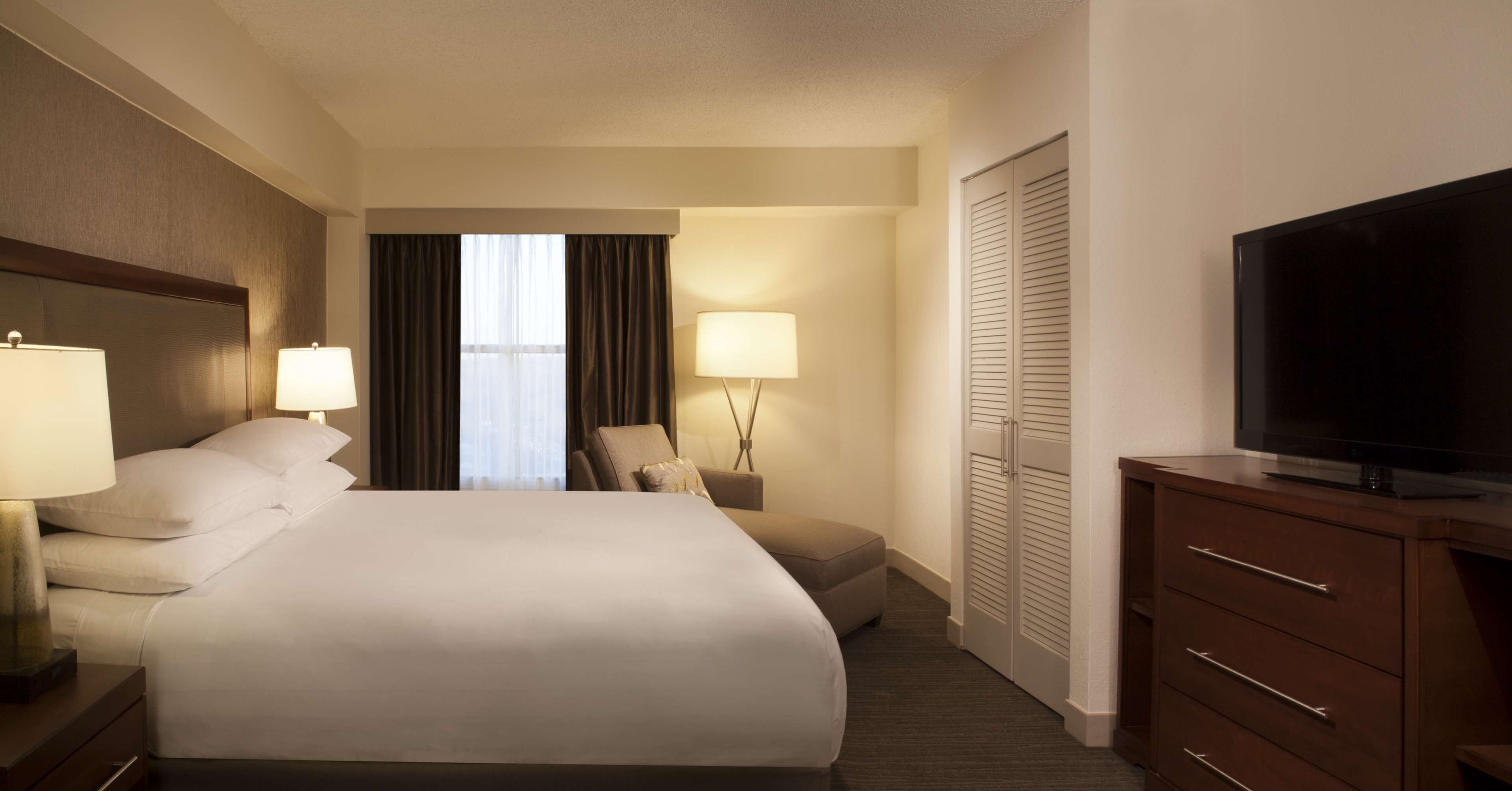 Egyptian cotton sheets, premium bedding, down comforters, pillowtop beds