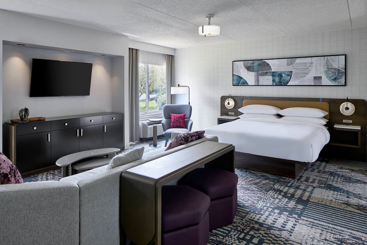 Suite, 1 King Bed with Sofa bed, Non Smoking | 1 bedroom, premium bedding, desk, laptop workspace