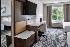 1 bedroom, premium bedding, desk, laptop workspace