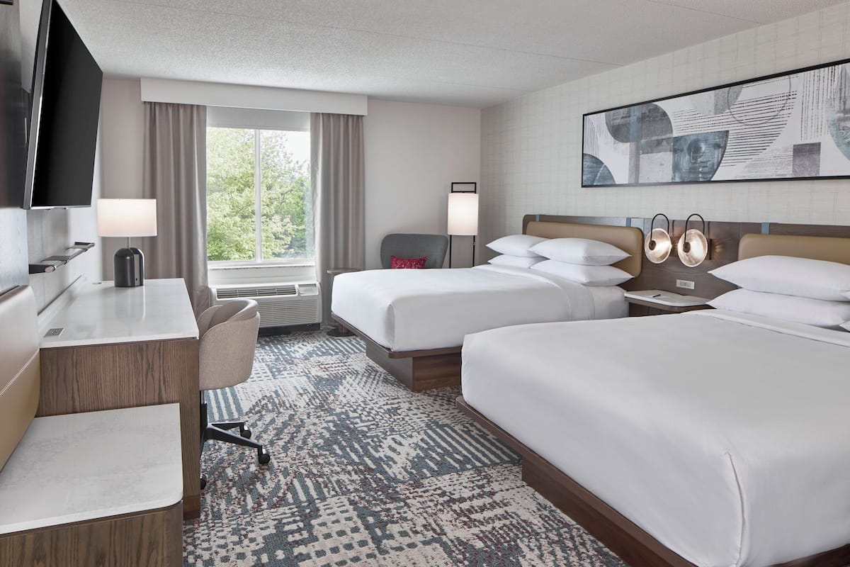 1 bedroom, premium bedding, desk, laptop workspace