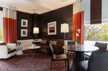 Empire Hotel - Image 45