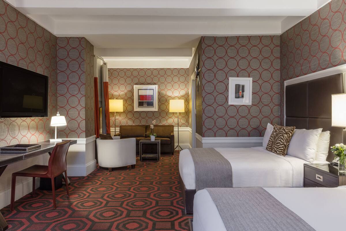 Premium bedding, in-room safe, desk, laptop workspace