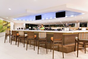 Bar (trong khuôn viên)