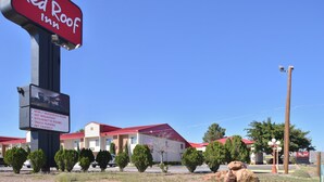 A Red Roof Inn with a clear blue sky.
