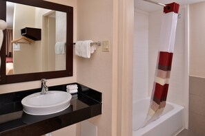 Eco-friendly toiletries, hair dryer, towels, soap - Red Roof Inn Van Horn (Van Horn)