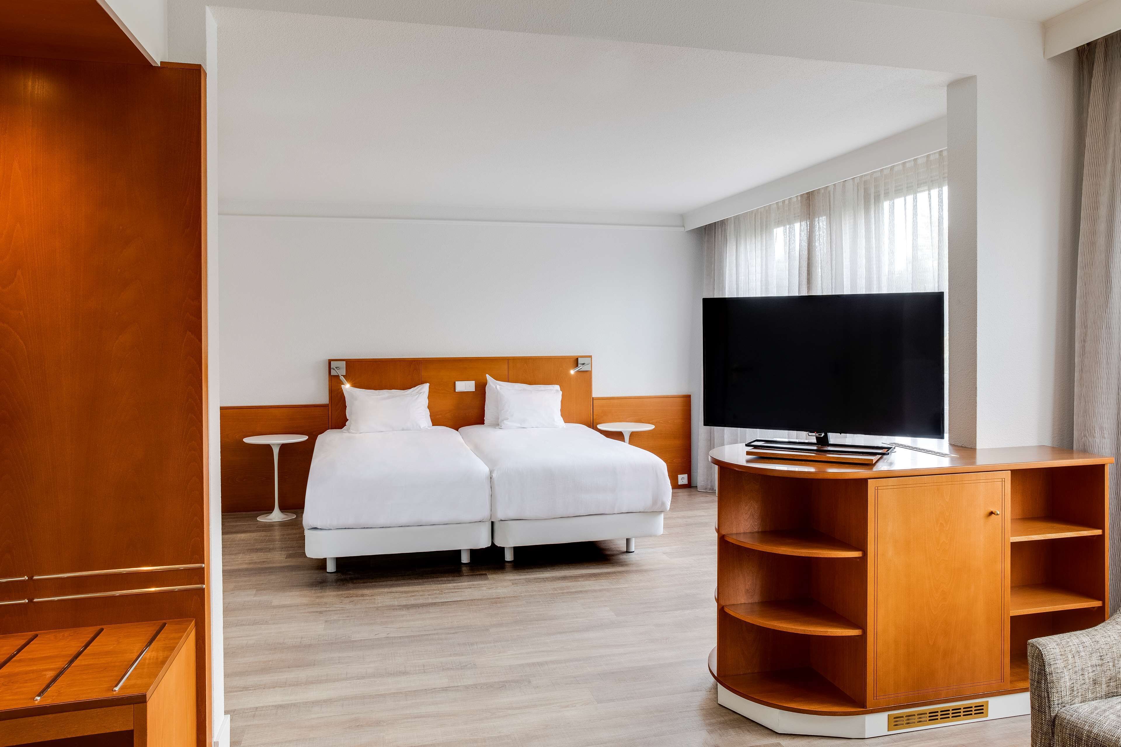 Minibar, in-room safe, desk, soundproofing