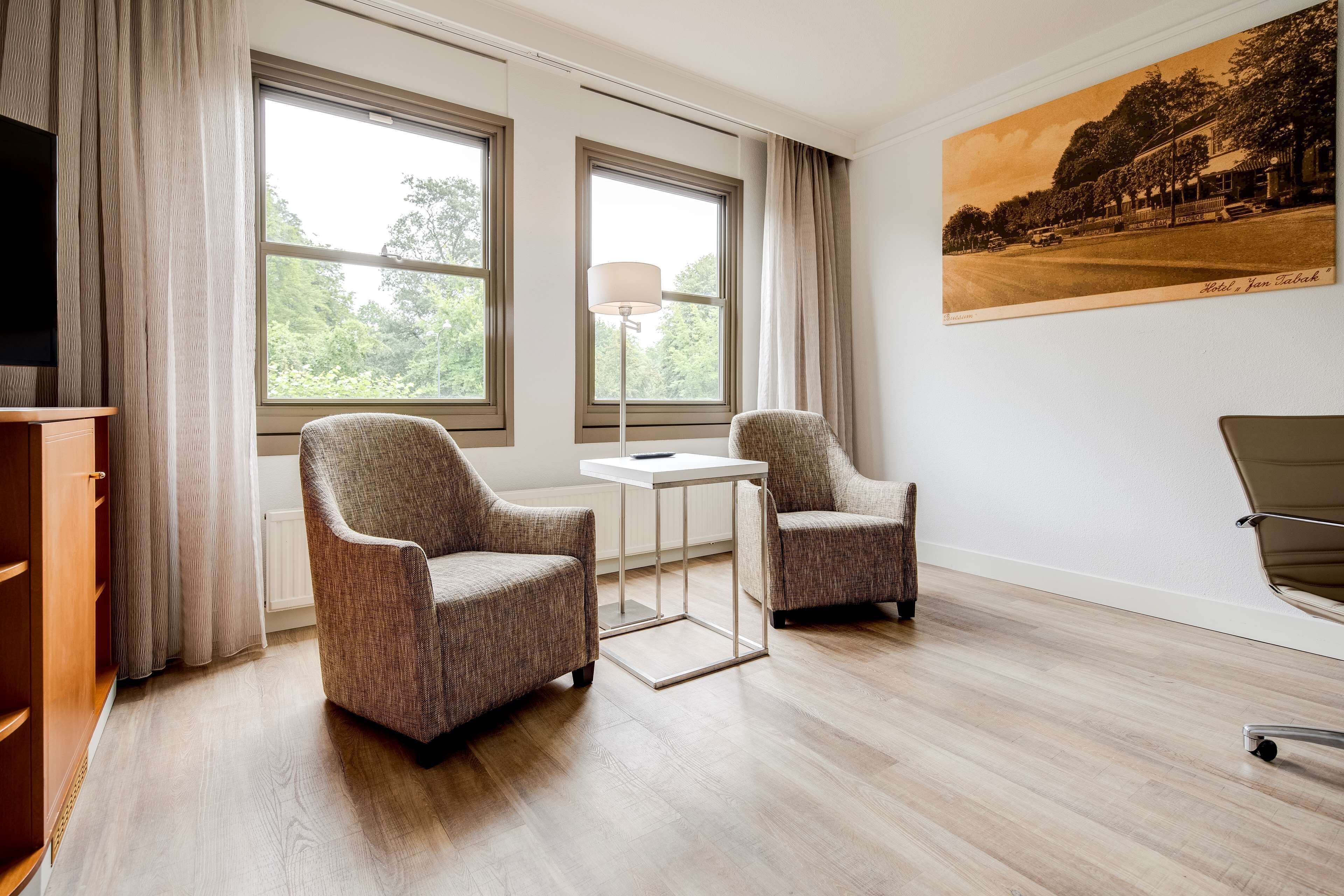 junior suite | minibar, in-room safe, desk, soundproofing