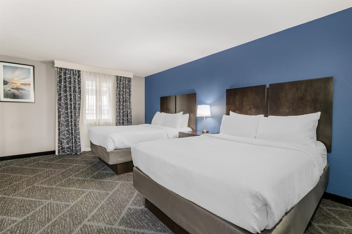 Executive Room, 2 Queen Beds, Refrigerator & Microwave, Poolside (with Single Sofabed)