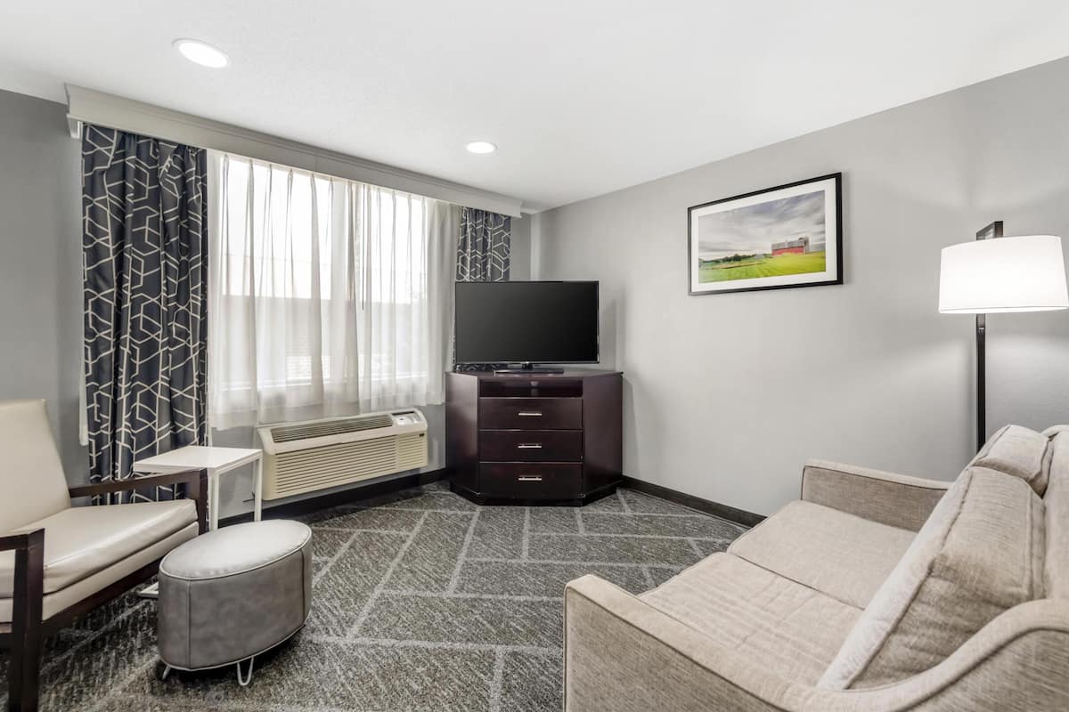Executive Room, 2 Queen Beds, Non Smoking, Refrigerator & Microwave (Living Room) | Blackout drapes, soundproofing, iron/ironing board