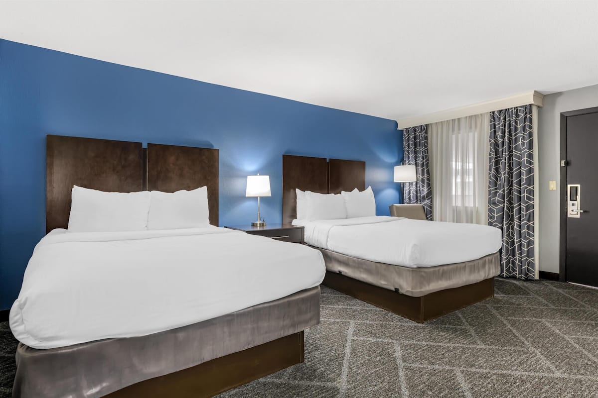 Executive Room, 2 Queen Beds, Refrigerator & Microwave, Pool View (Living Room) | Blackout drapes, soundproofing, iron/ironing board