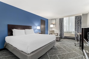 Standard Room, 1 King Bed, Accessible, Poolside (with Single Sofabed) | Blackout drapes, soundproofing, iron/ironing board, rollaway beds