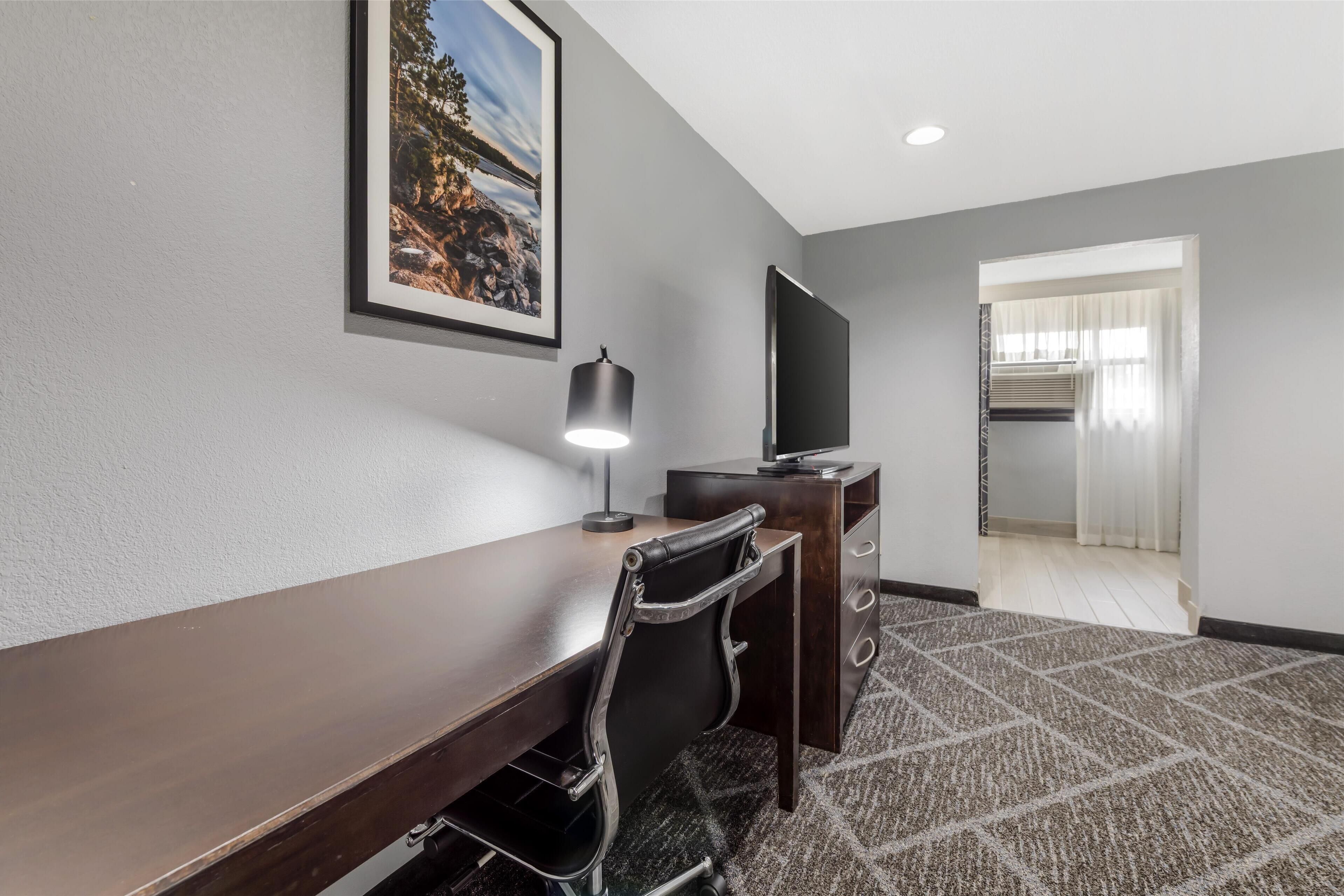 standard room, 1 king bed, refrigerator & microwave, pool view (with single sofabed) | 1 bedroom, blackout curtains, soundproofing, iron/ironing board