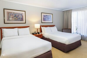 Premium bedding, down duvets, pillow-top beds, minibar - Le Méridien Santiago (Santiago)