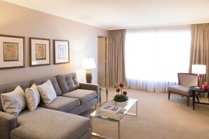 Premium bedding, down comforters, pillowtop beds, minibar - Le Méridien Santiago (Santiago)