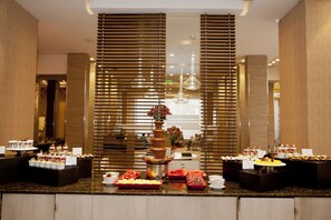 Daily buffet breakfast for a fee - Le Méridien Santiago (Santiago)