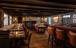 3 bars/lounges, 2 poolside bars, beach bar - Wequassett Resort and Golf Club (Harwich)