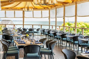 6 Restaurants; Frühstück, Mittagessen und Abendessen werden serviert