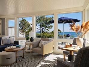 Junior Room, 1 King Bed | Frette Italian sheets, premium bedding, down comforters, minibar