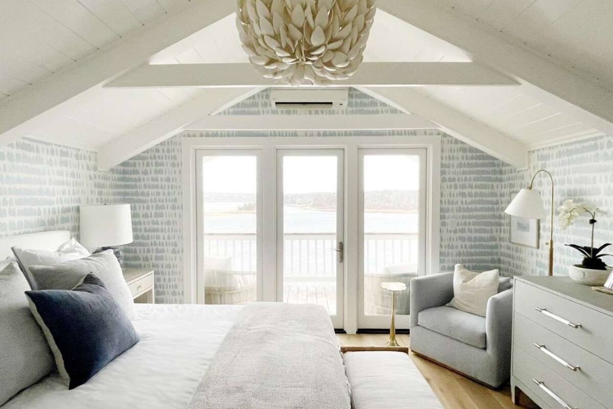Hydrangea Water View King | Frette Italian sheets, premium bedding, down duvets, minibar