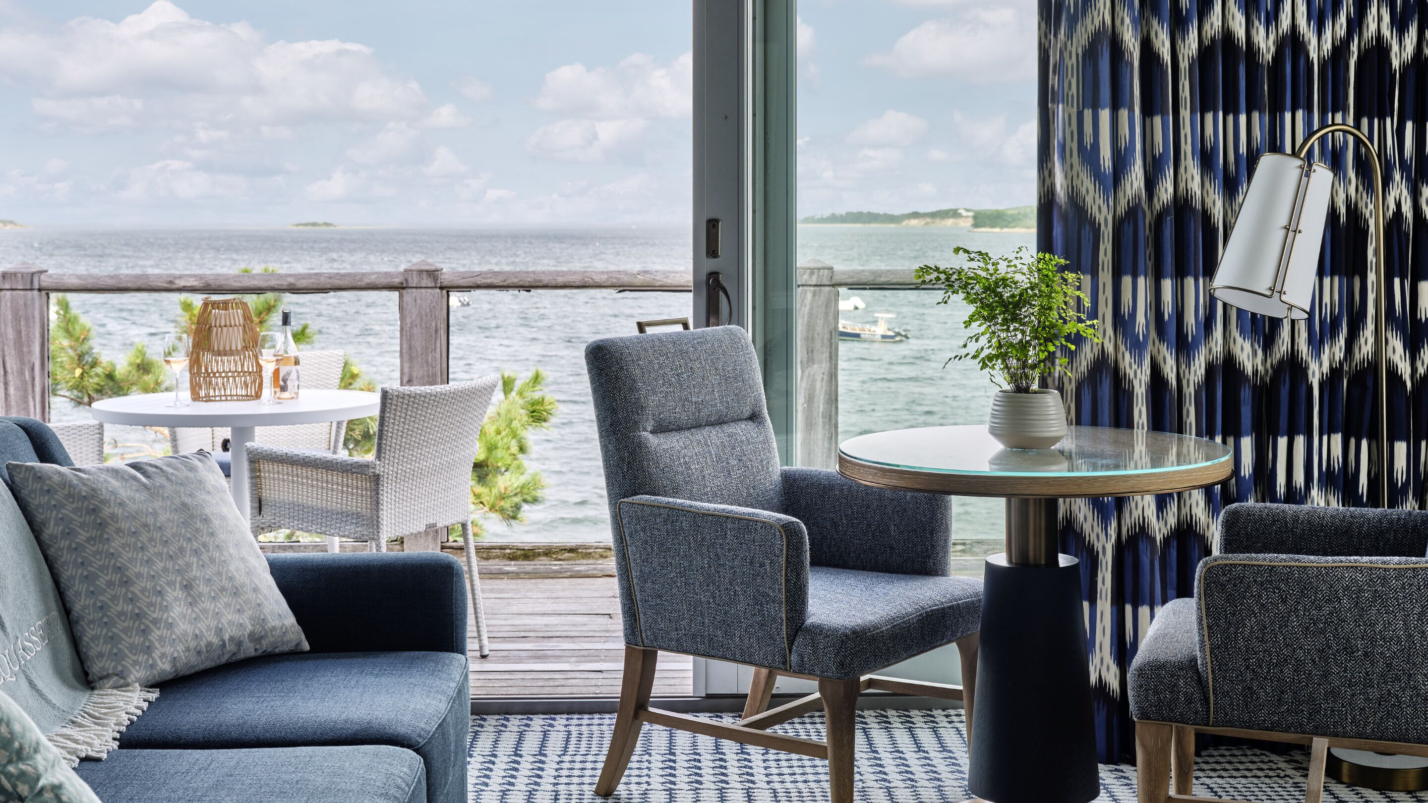 Signature Water View King | Frette Italian sheets, premium bedding, down duvets, minibar