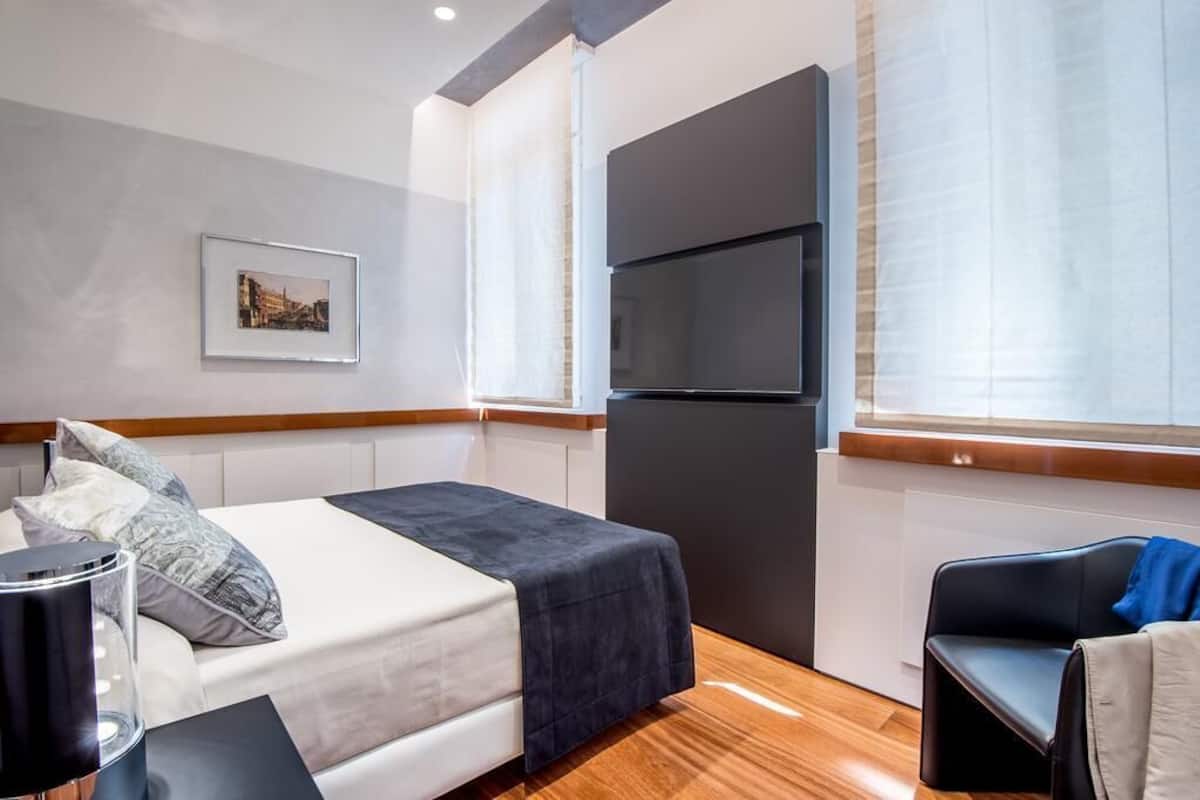 Minibar, in-room safe, soundproofing, WiFi (free)
