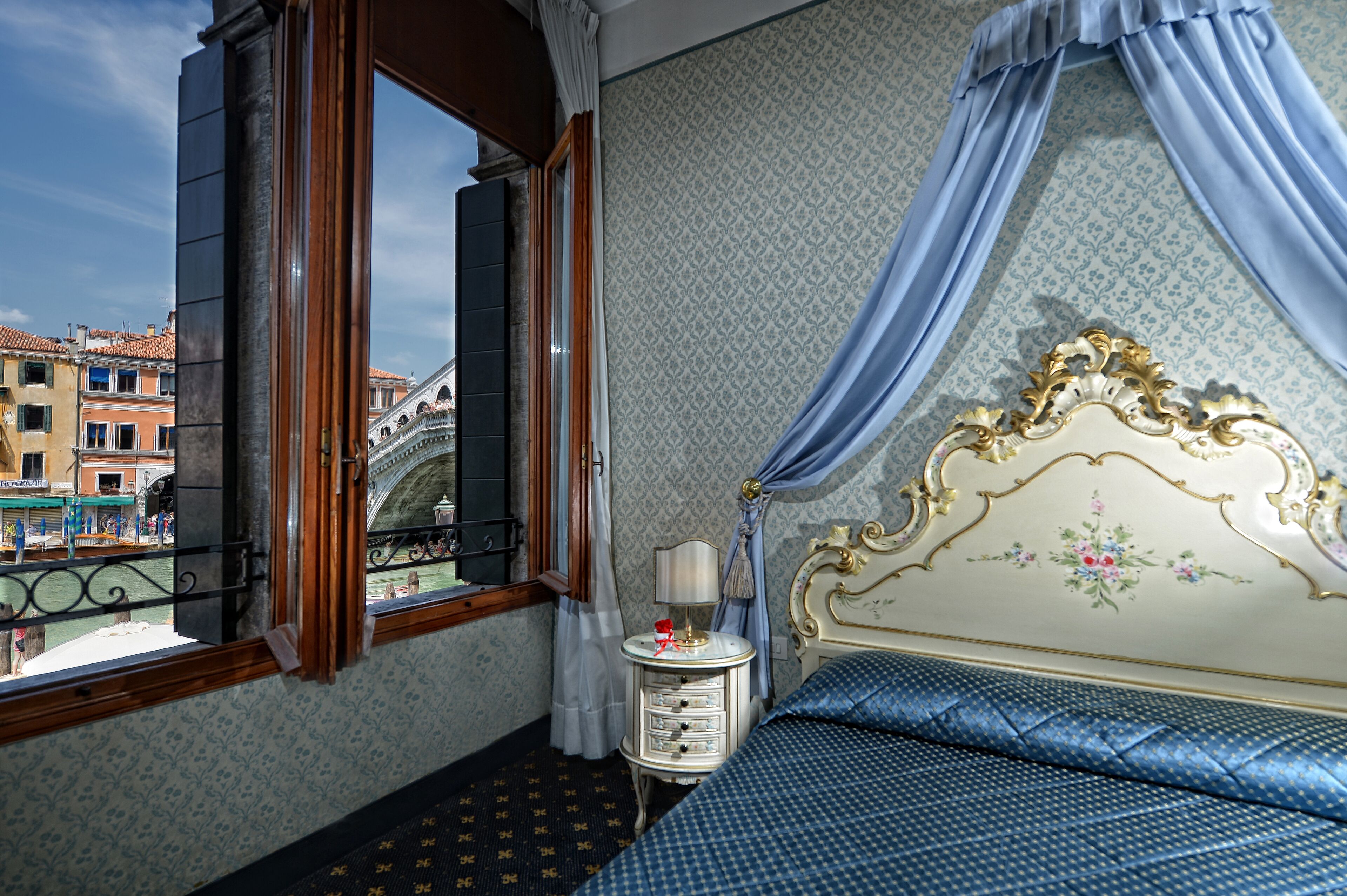 double or twin room, canal view | 1 bedroom, minibar, in-room safe, individually furnished