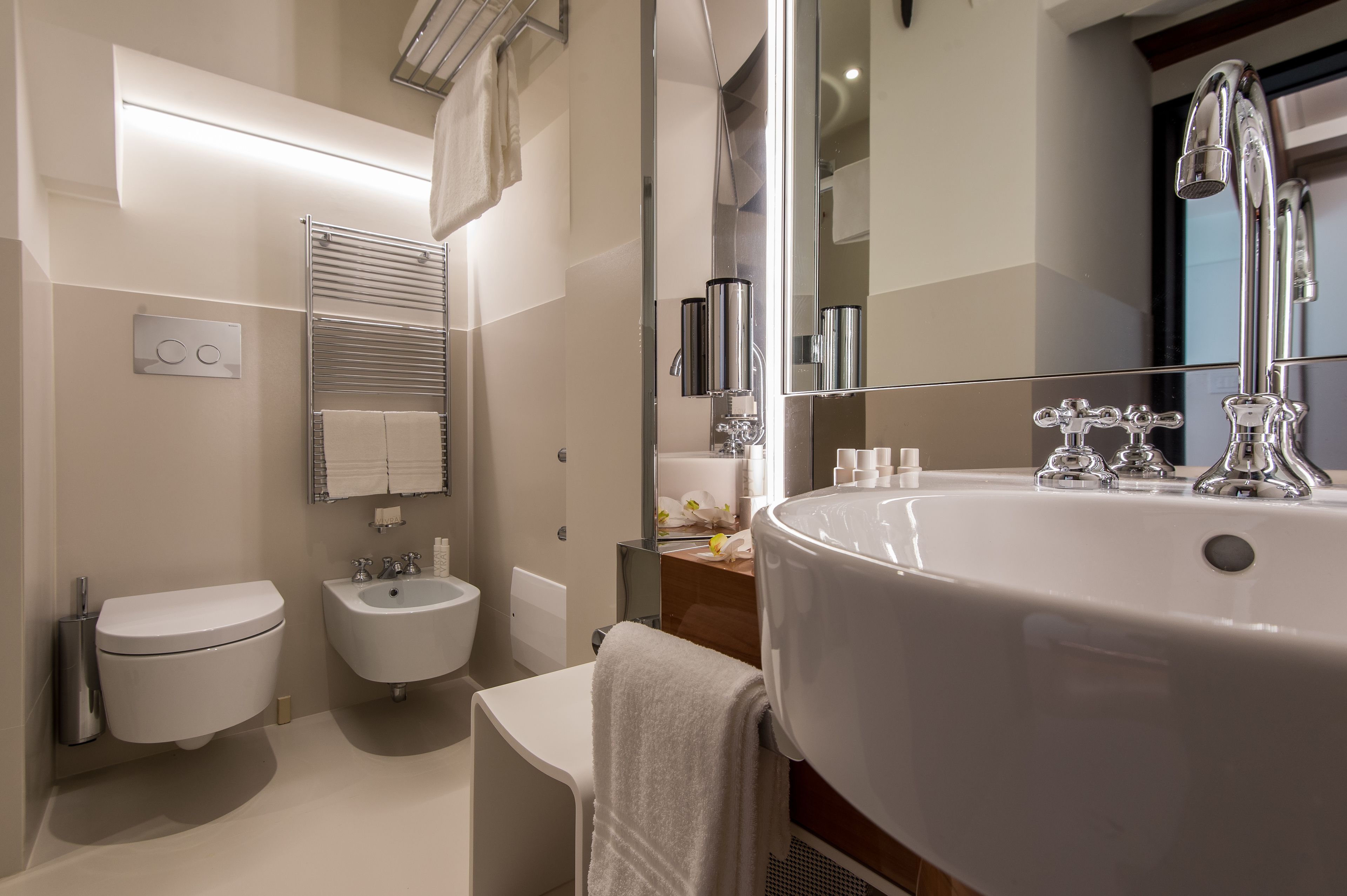 luxury apartment, canal view | bathroom | eco-friendly toiletries, hair dryer, towels, soap