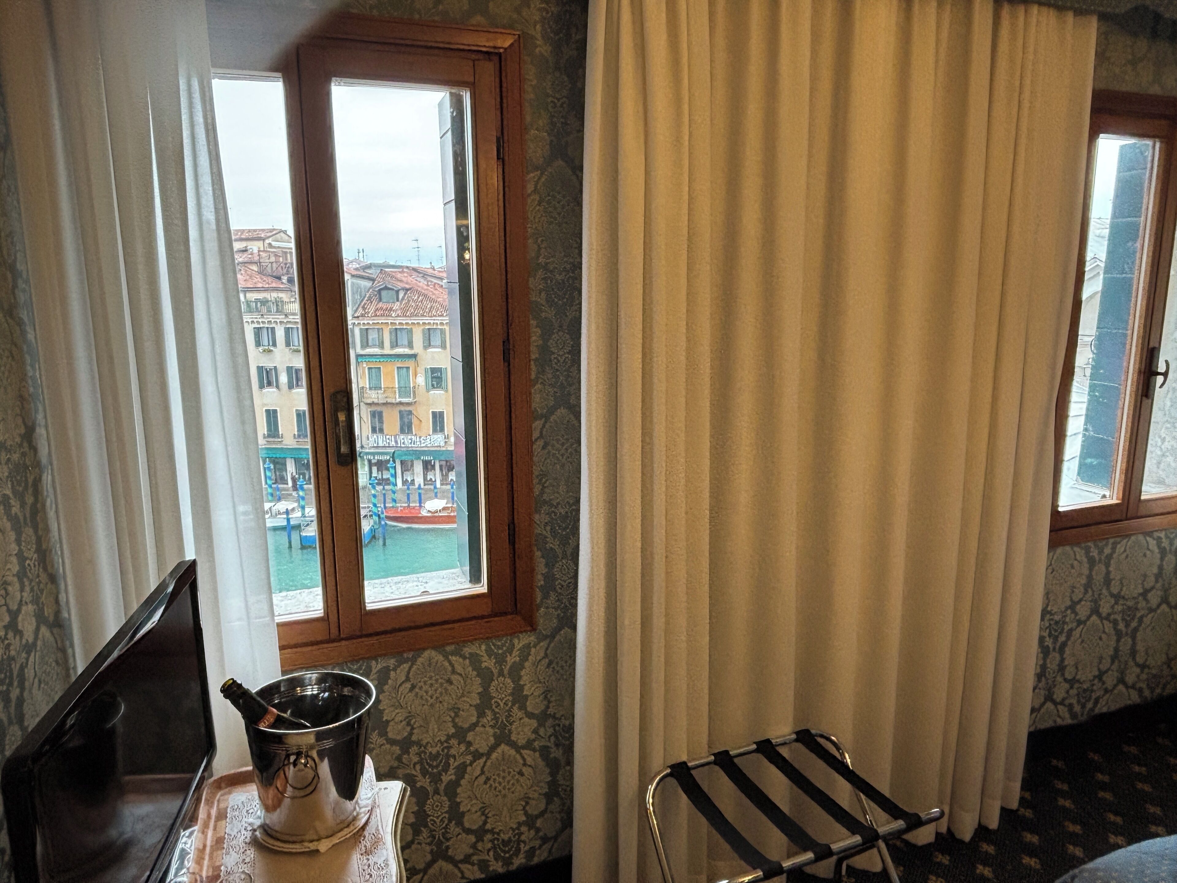 junior suite, canal view | 1 bedroom, minibar, in-room safe, individually furnished