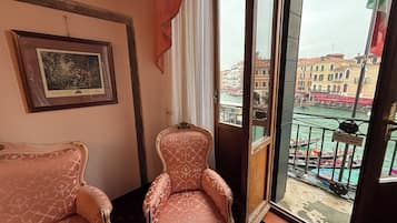 Junior Suite, Balcony (Honeymoon)