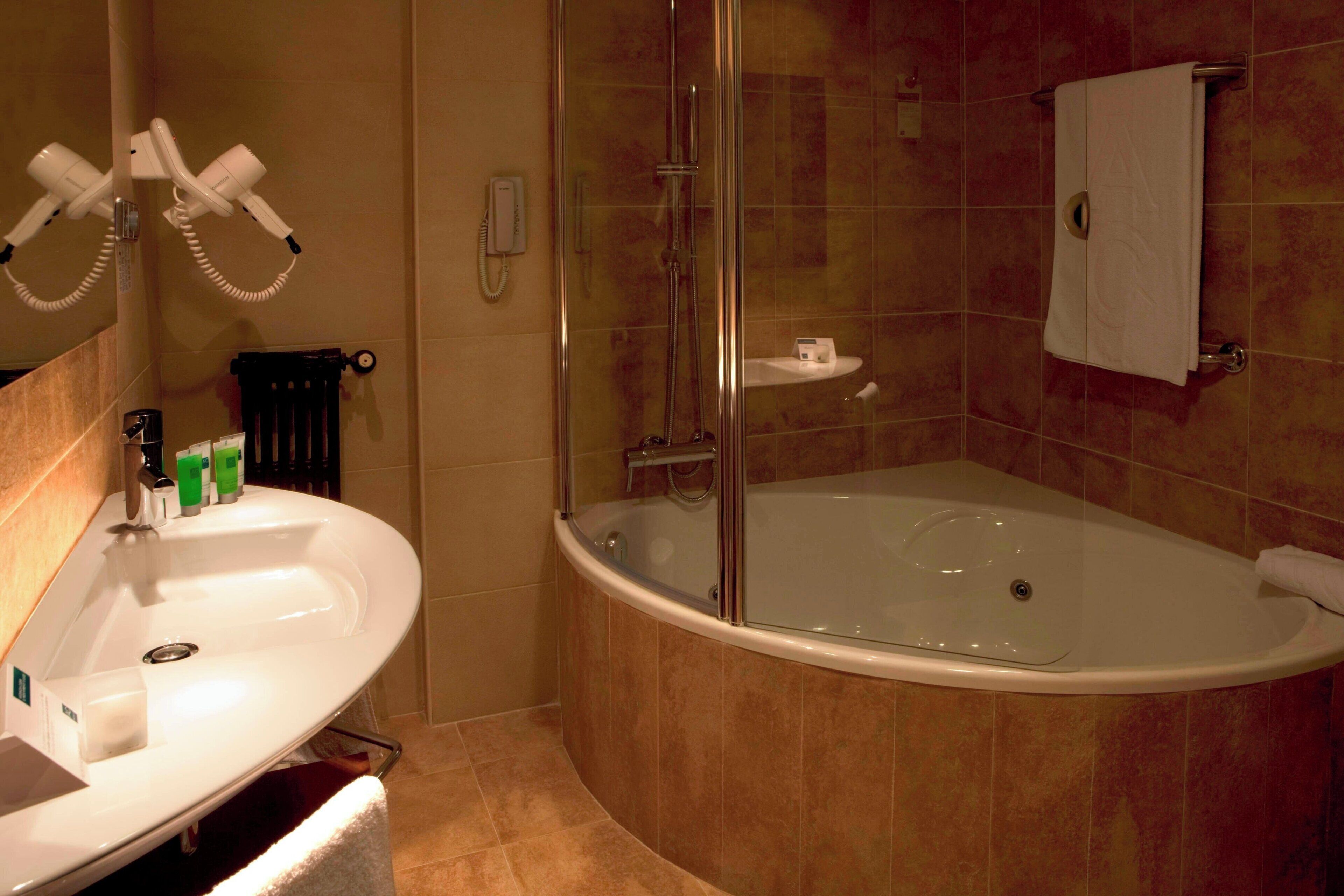 rainfall showerhead, eco-friendly toiletries, hair dryer, towels