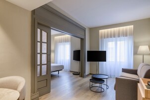 Minibar y caja de seguridad en la habitación 