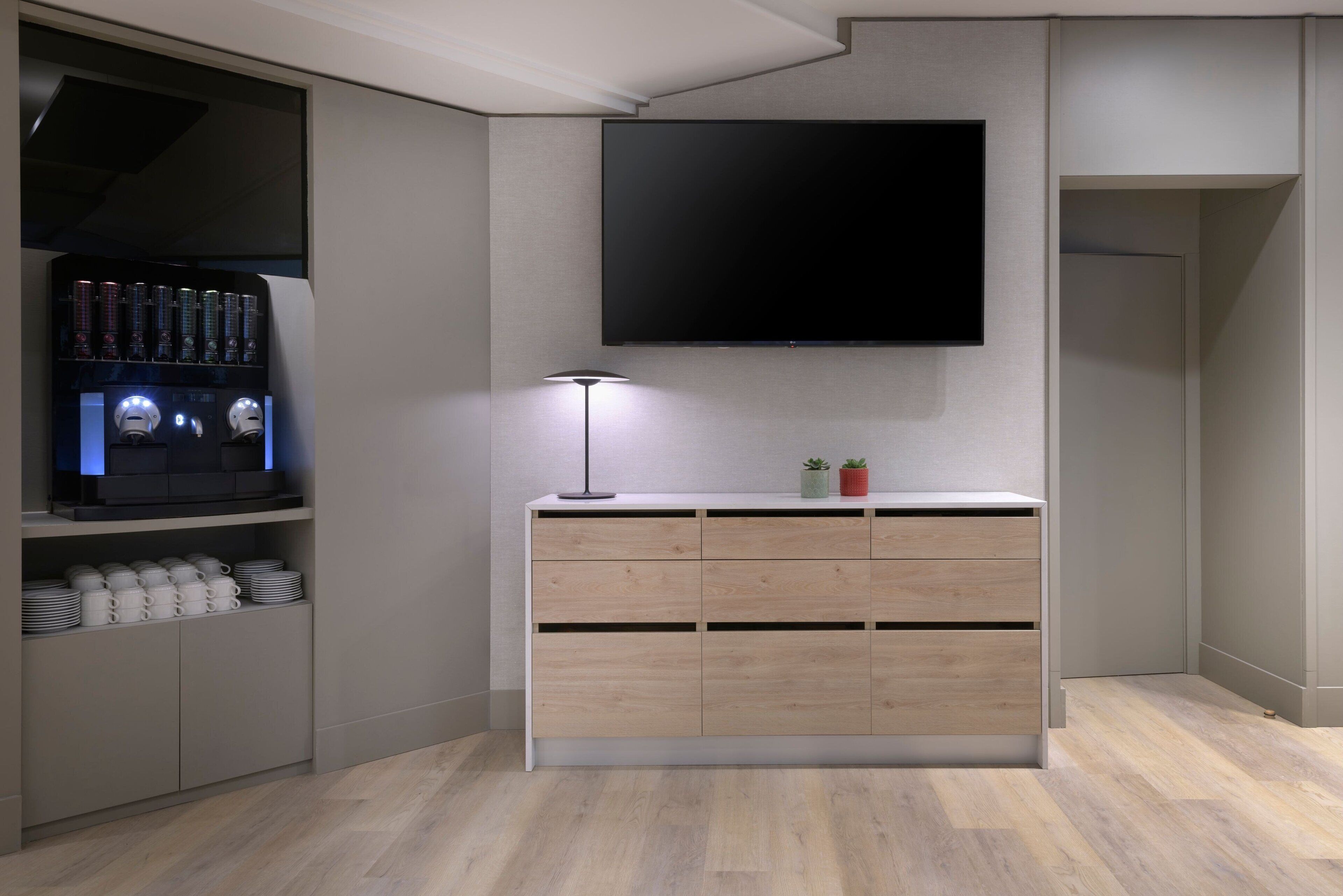 daily continental breakfast (eur 26 per person)