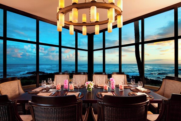2 restaurants, breakfast, lunch, dinner served; international cuisine