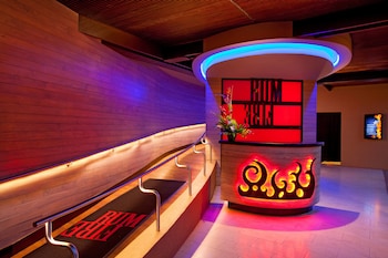 2 restaurants, breakfast, lunch, dinner served; international cuisine at Sheraton Kauai Resort