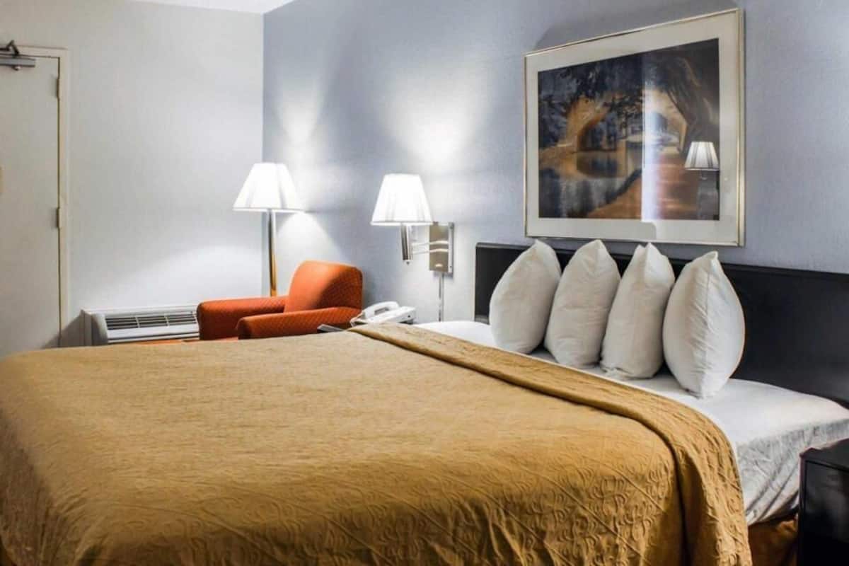 Desk, iron/ironing board, free WiFi, bed sheets