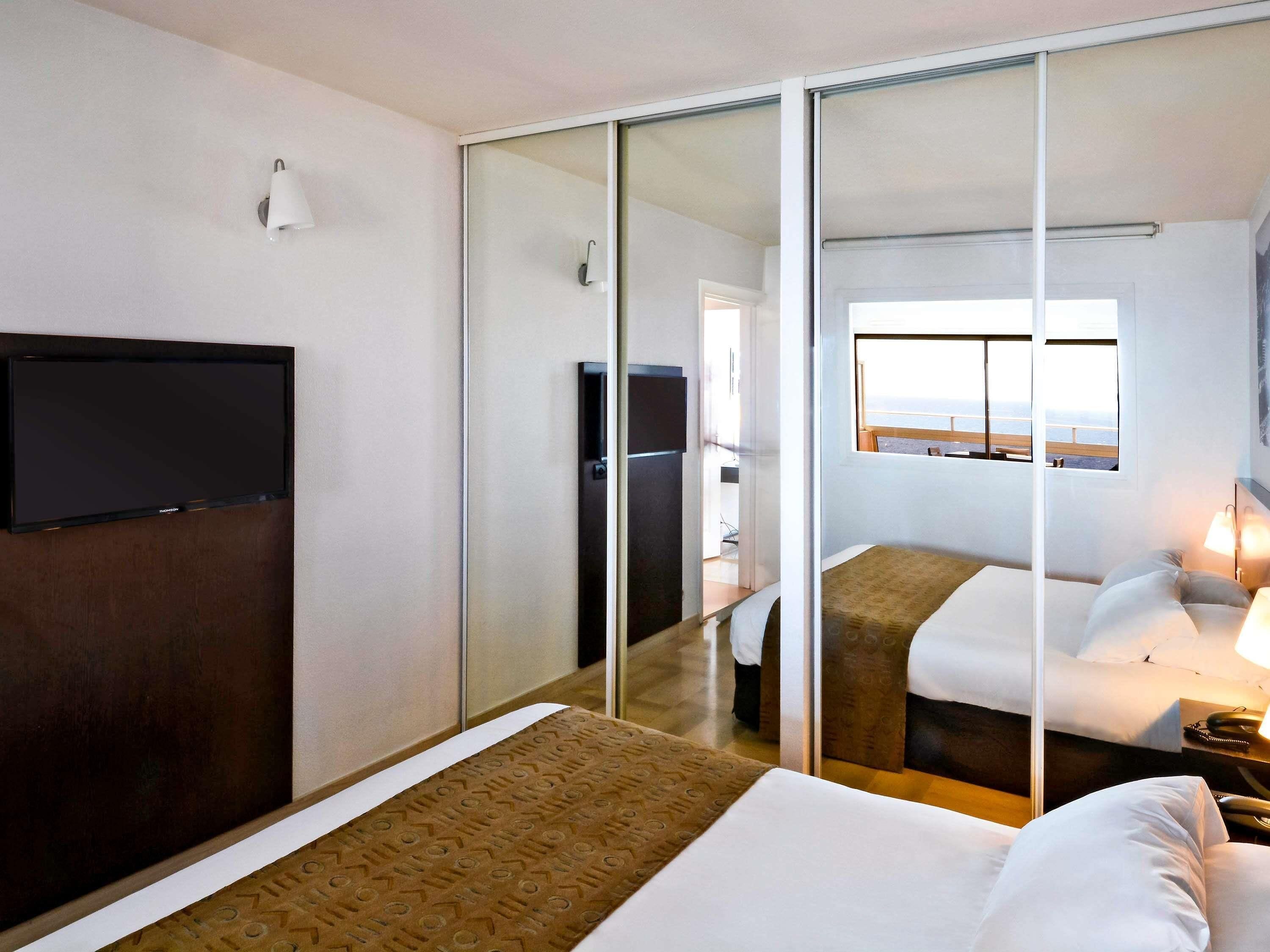 Apartamento, 1 habitación, vistas al mar | Caja fuerte, escritorio, sistema de insonorización