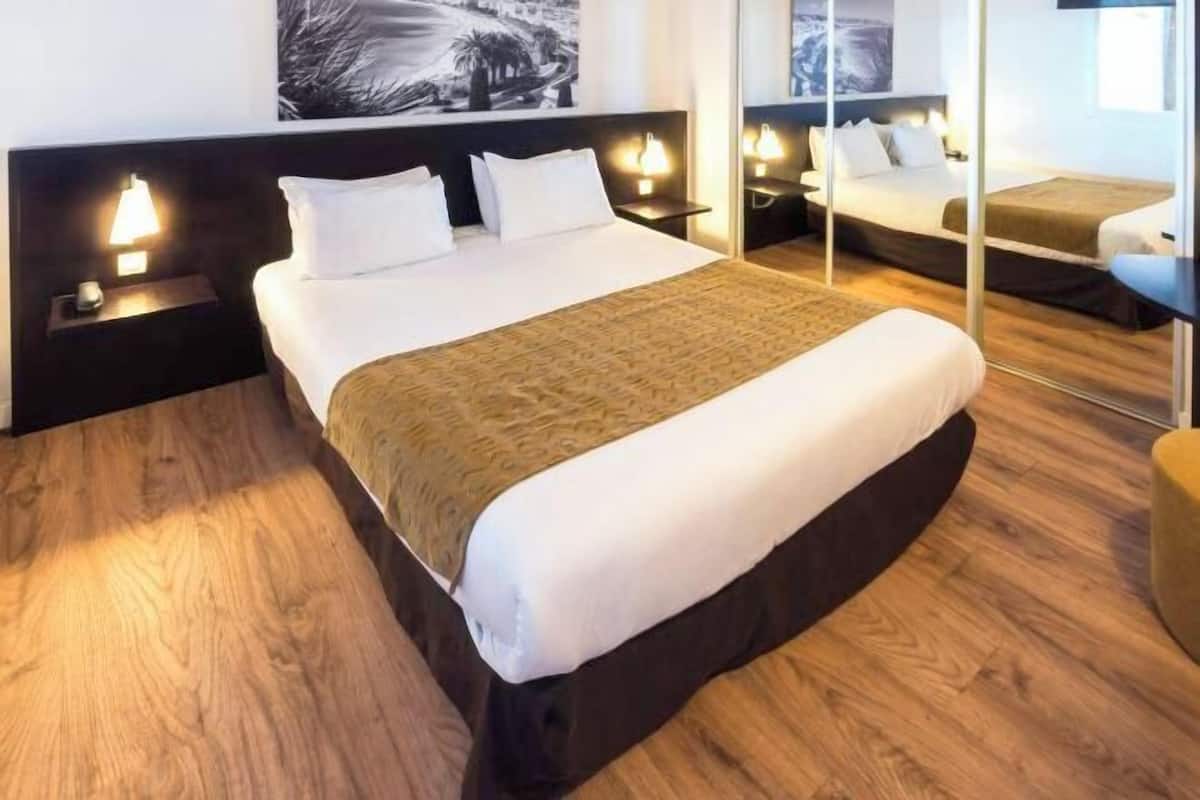 In-room safe, desk, soundproofing, iron/ironing board