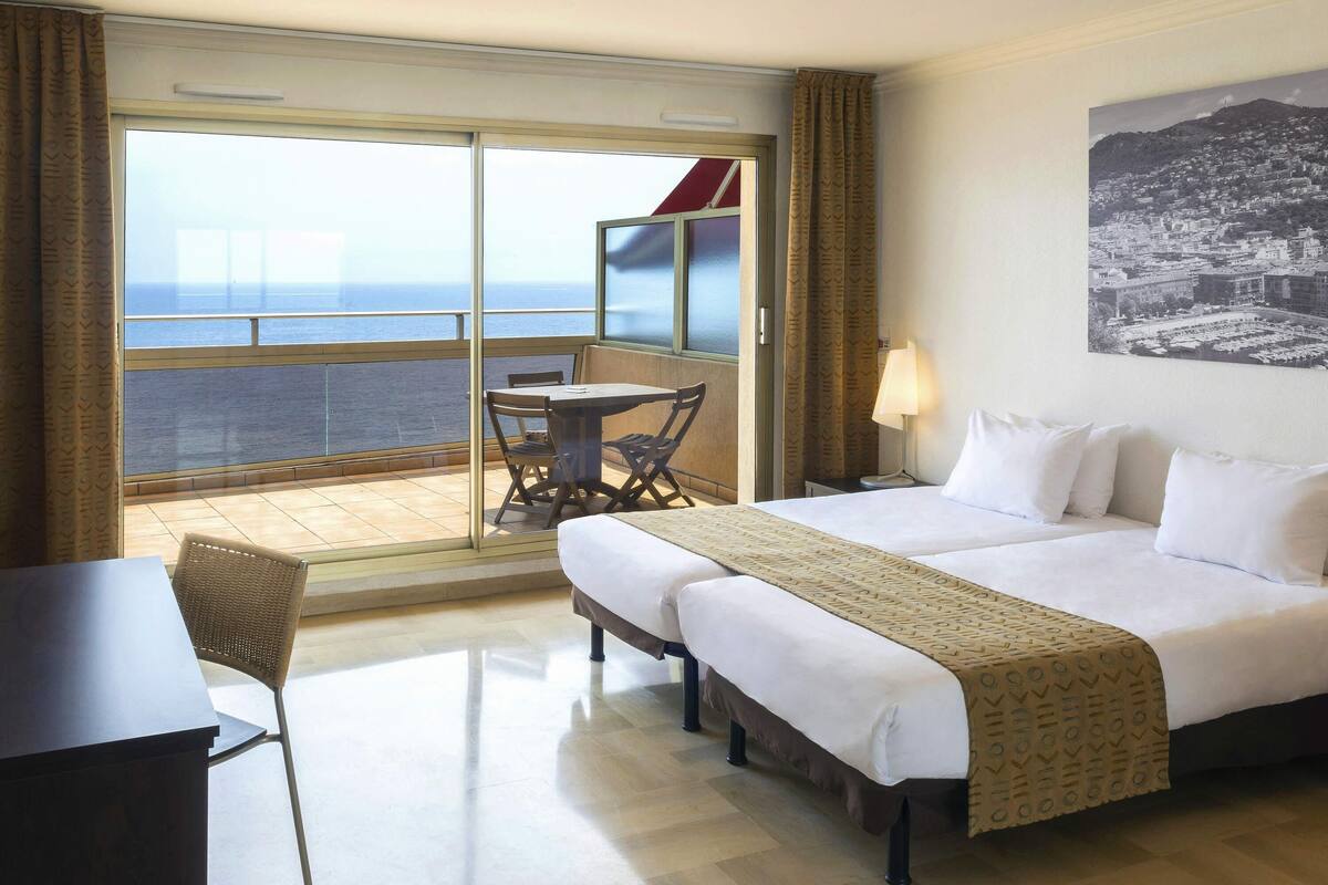 Studio, 1 Double Bed, Sea View | In-room safe, desk, soundproofing, iron/ironing board