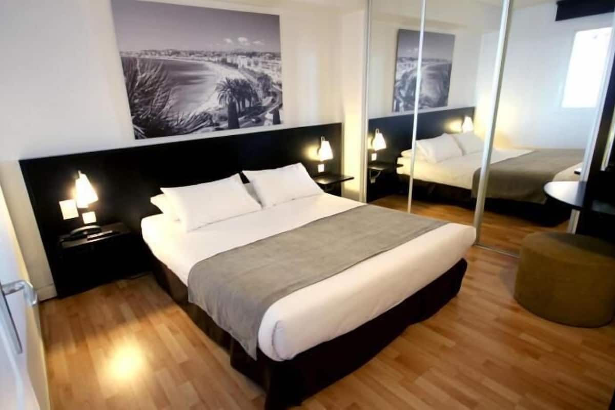 In-room safe, desk, soundproofing, iron/ironing board