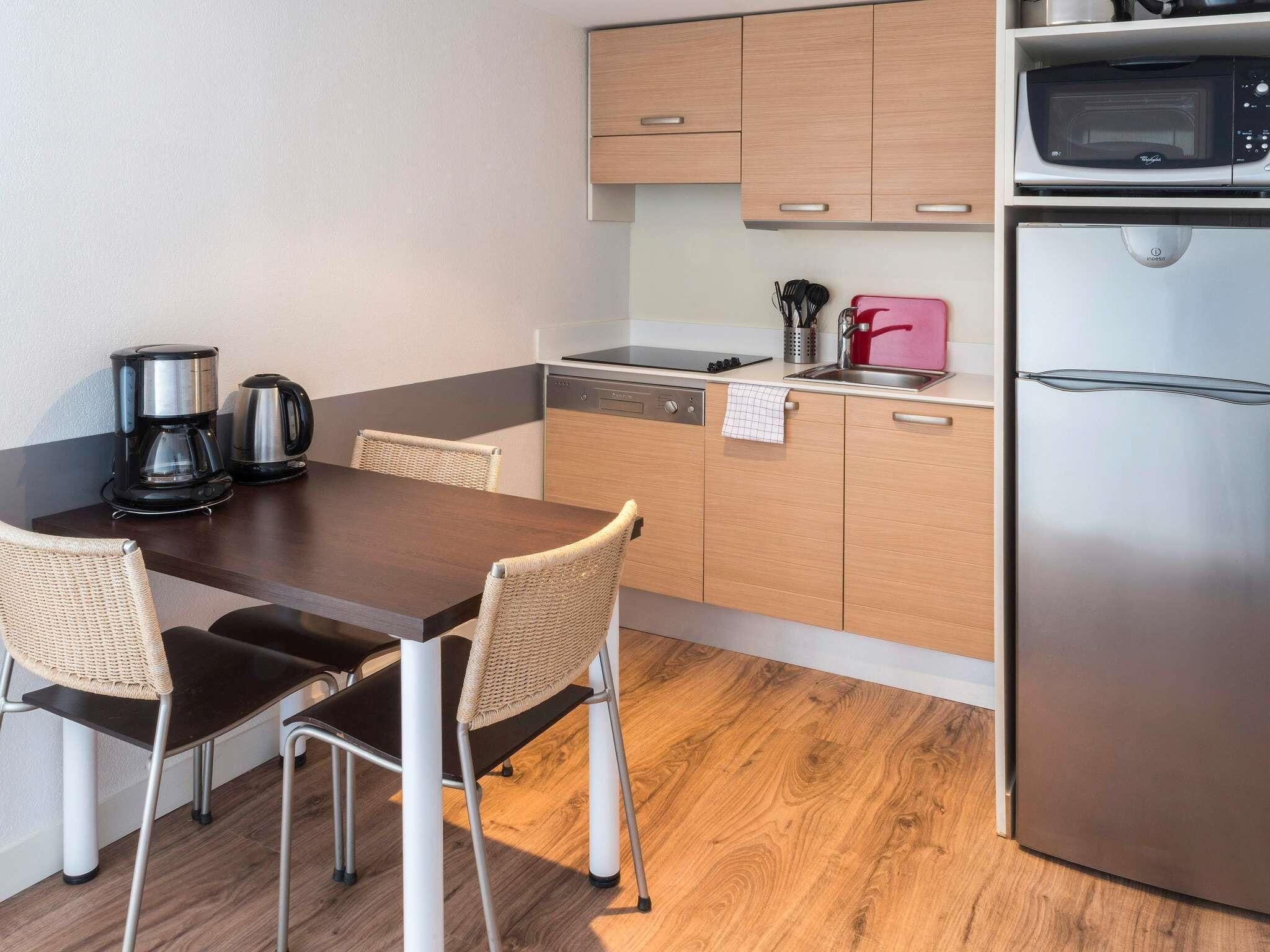 Studio, 1 tweepersoonsbed, uitzicht op zee | Een kluis op de kamer, een bureau, geluiddichte muren