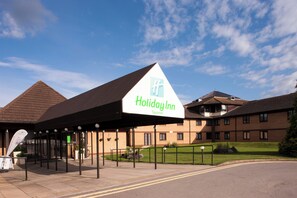 A Holiday Inn sign with a clear sky in the background. - Holiday Inn Taunton by IHG (Taunton)