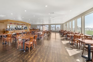 包含每日自助早餐