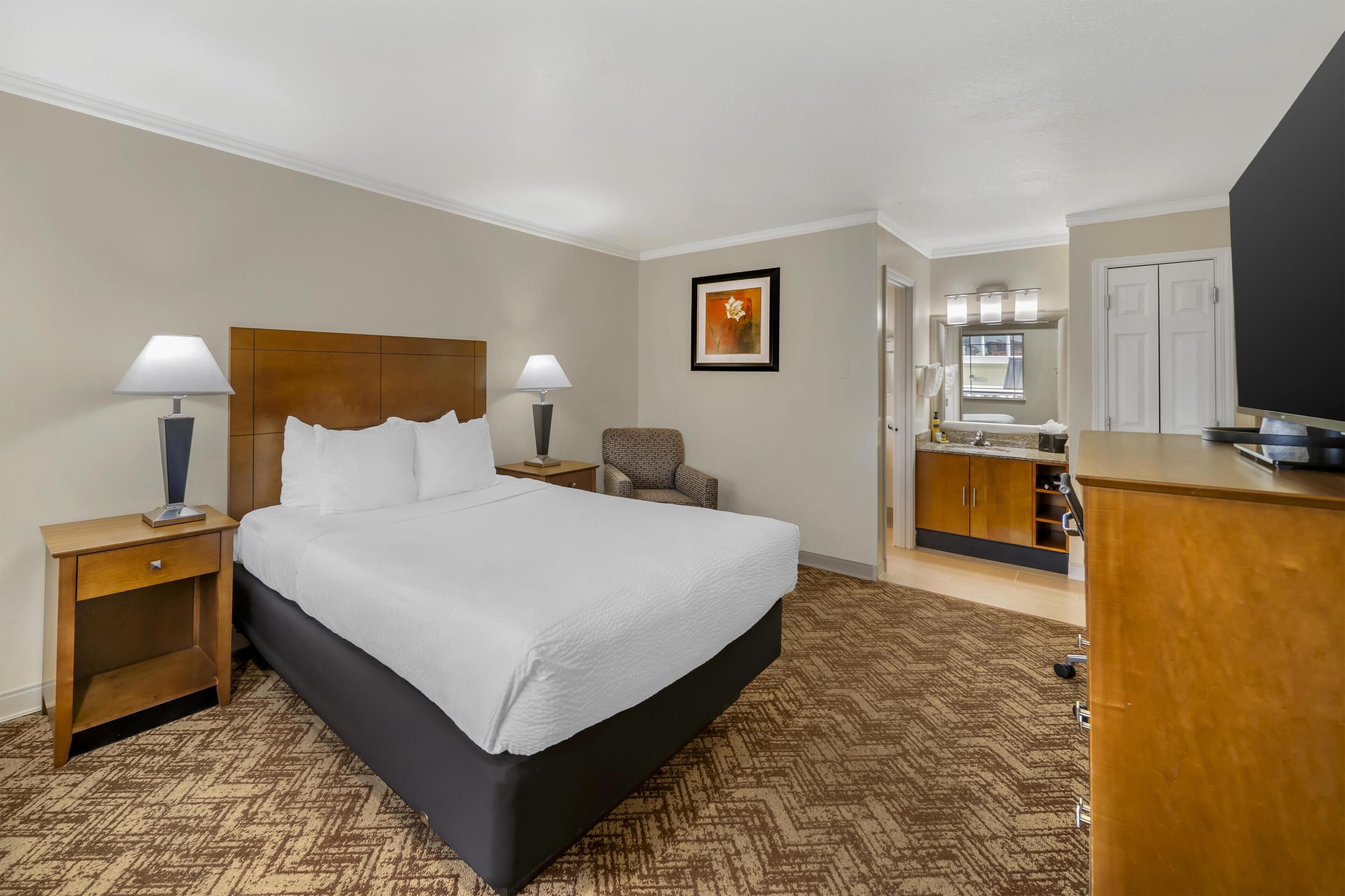 Standard Room, 1 Queen Bed, Non Smoking, Refrigerator & Microwave | In-room safe, individually decorated, desk, laptop workspace