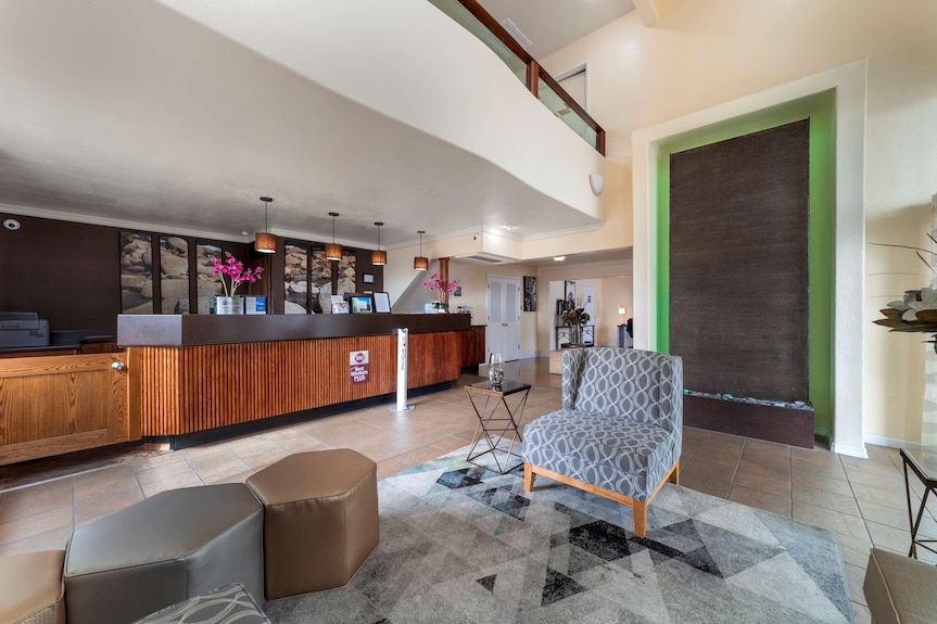 Best Western Plus Northwoods Inn Reviews, Deals & Photos 2025