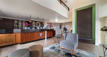 Best Western Plus Northwoods Inn