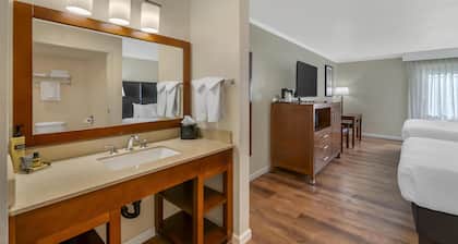 Best Western Plus Northwoods Inn